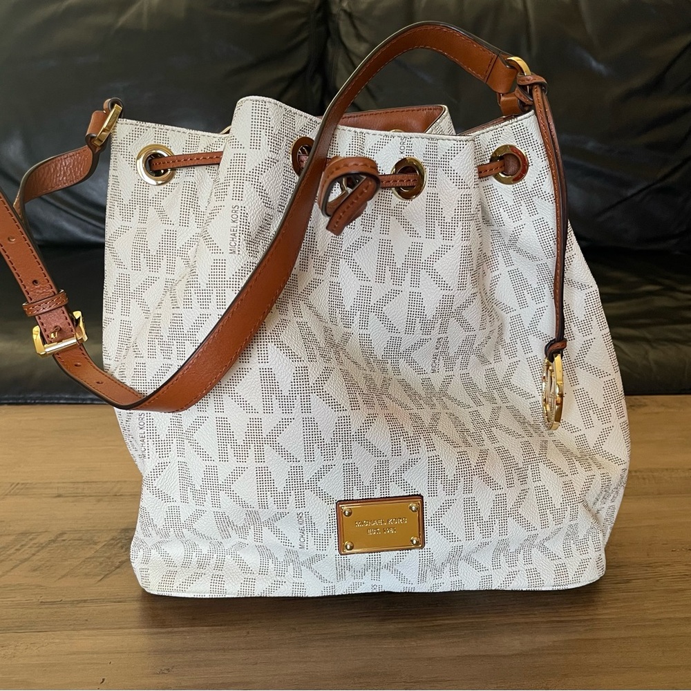 Michael Kors Bucket Bag